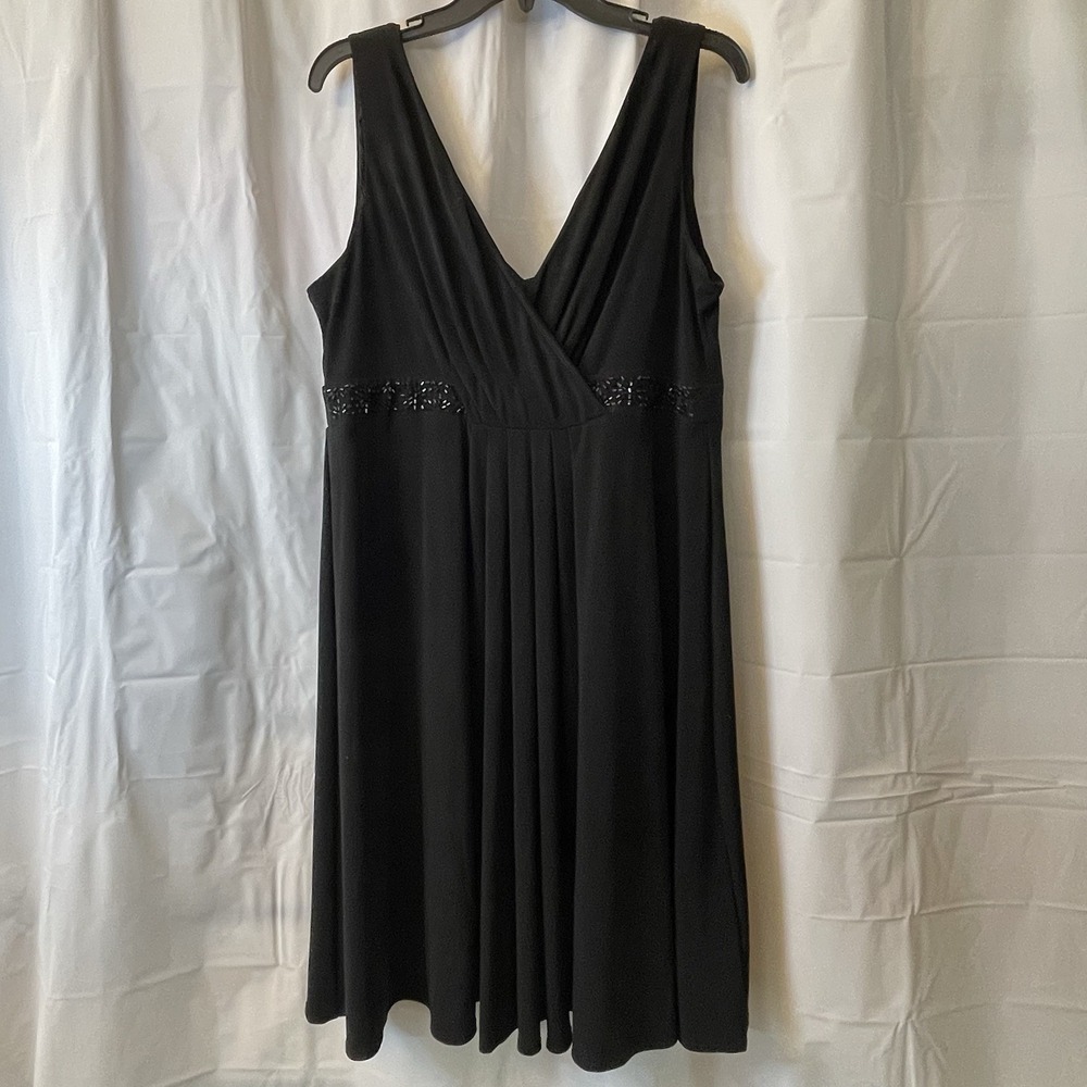 VNTG Metaphor‎ Women Deep V Neck Knee Length Beaded Empire Waist LBD Sz 16 Dress